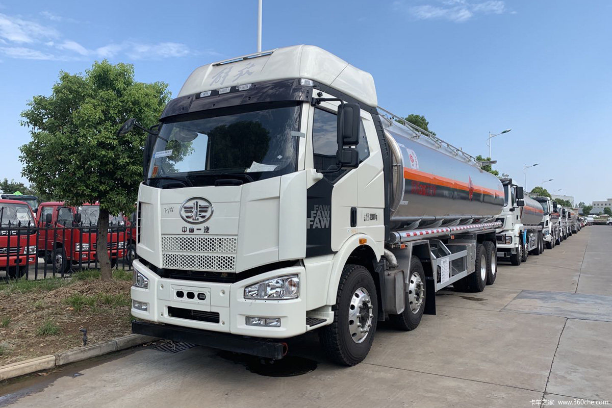 一汽解放 J6M 320马力 8X4 铝合金运油车(楚胜牌)