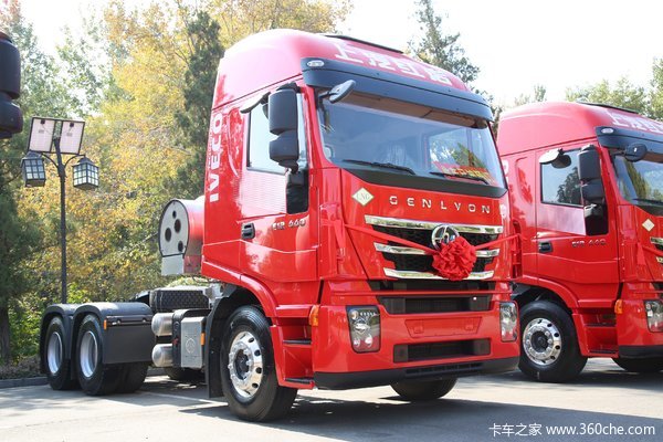 上汽红岩 杰狮C6重卡 400马力 6X4 LNG危险品牵引车(CQ4257HD12384TU)