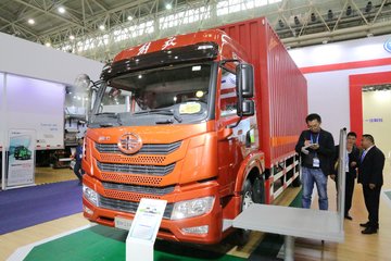 青岛解放 龙VH中卡 2.0 190马力 4X2 8.2米厢式载货车(国六)(CA5180XXYPK1L5E6A80)
