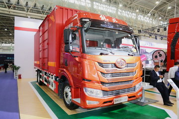 青岛解放 龙VH中卡 220马力 4X2 9.65米厢式载货车(国六)(CA5180XXYPK1L7E6A80)