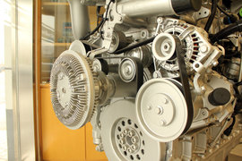 D2066系列 发动机外观                                                图片