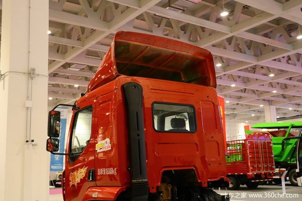 东风柳汽 新乘龙M3中卡 180马力 4X2 6.8米厢式载货车(LZ5180XXYM3AB)