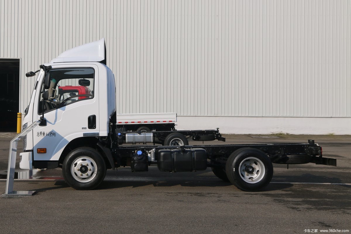 7米单排仓栅式轻卡(cnj5040ccyedf28v)_实拍图片_855223_卡车之家