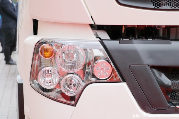 降价促销 HOWO T7H牵引车仅售31.70万  