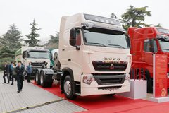 中国重汽 HOWO T7H重卡 440马力 6X4 LNG牵引车(国六)(ZZ4257V384HF1LB)