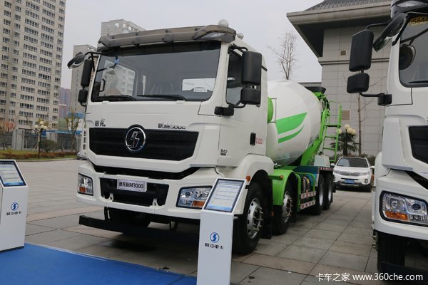 陕汽重卡 德龙新M3000 340马力 8X4 7.95方混凝土搅拌运输车