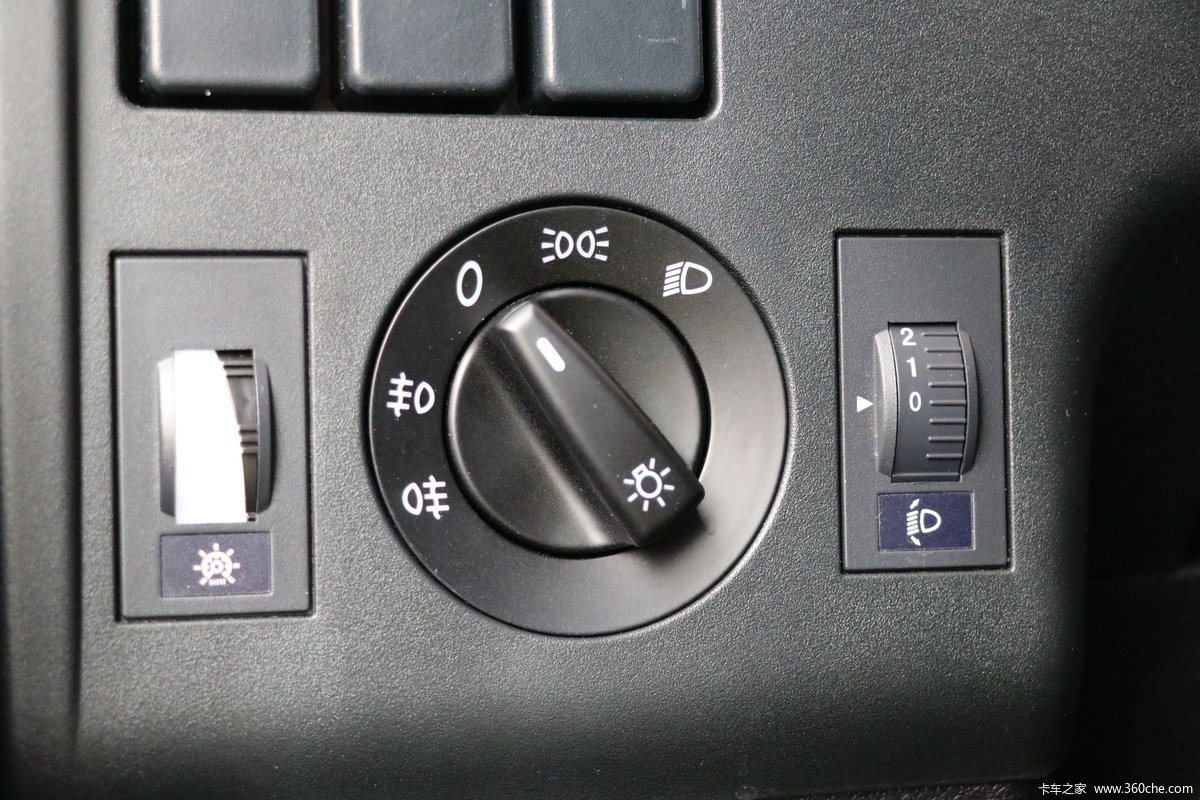 【图】陕汽康明斯 德龙x3000 轻量化版 440马力 4x2牵引车(伊顿13挡)