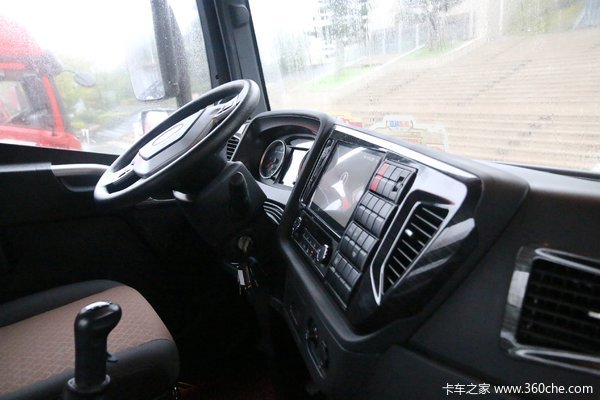 广鹏通JH6550牵引车火热促销中 让利高达0.68万