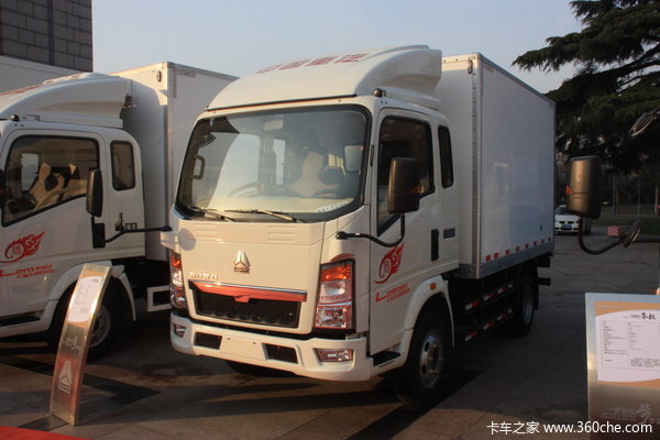 中国重汽HOWO 悍将 82马力 3.3米排半厢式轻卡