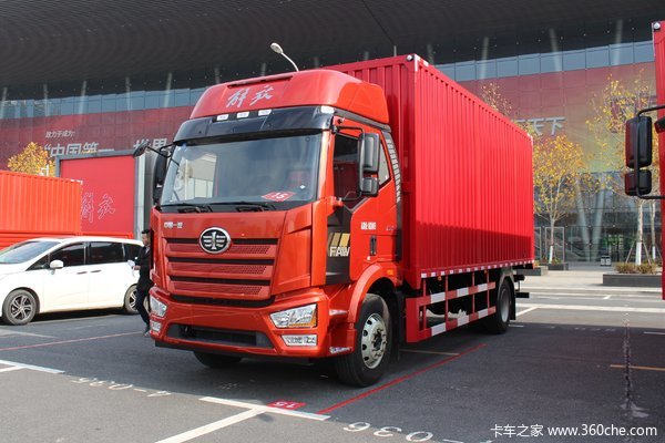 一汽解放 J6L中卡 质惠版 180马力 4X2 8.2米厢式载货车(CA5180XXYP62K1L5E5)