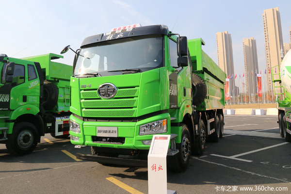 一汽解放 新J6P重卡 440马力 8X4 5.6米LNG渣土自卸车(国六)(CA3310P66M25L1T4E6)