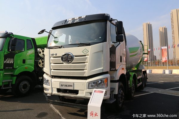 一汽解放 J6L 轻量化版 320马力 8X4 8方混凝土搅拌车(290后桥)(CA5310GJBP62K2T4E5)