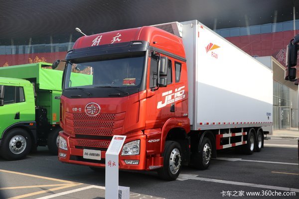 青岛解放 JH6 卓越版 420马力 8X4 9.4米冷藏车(CA5311XLCP25K1L7T4E5A80)
