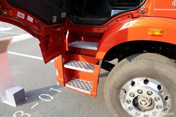 降价促销 解放J6P牵引车 仅售35.98万元