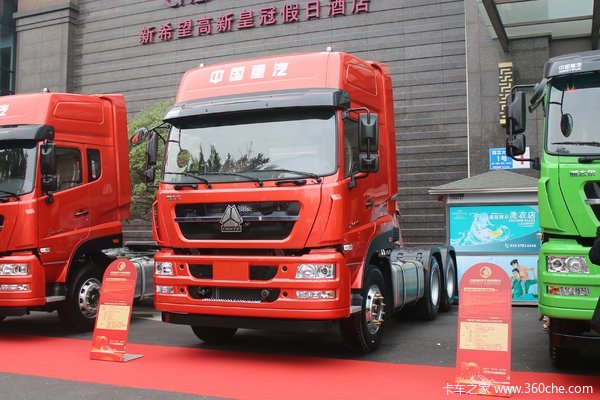 中国重汽成都商用车 斯太尔D7W重卡 460马力 6X4 牵引车(速比3.7)(ZZ4253V3241E1BN-1)