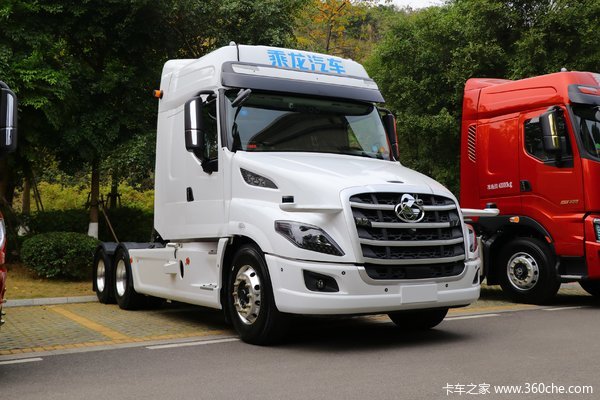 为回馈客户乘龙T7牵引车仅售39.43万元起