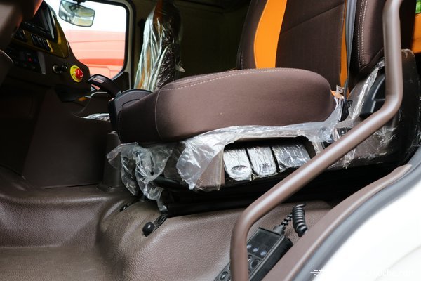 为回馈客户乘龙T7牵引车仅售39.43万元起