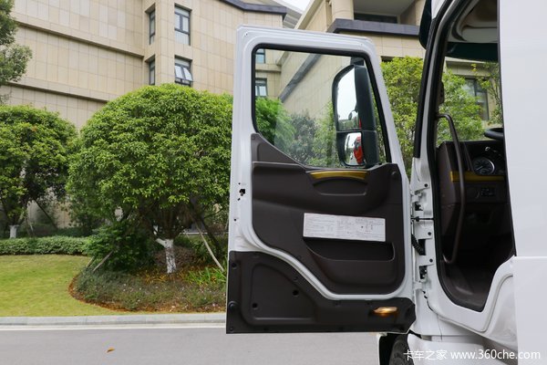 为回馈客户乘龙T7牵引车仅售39.43万元起