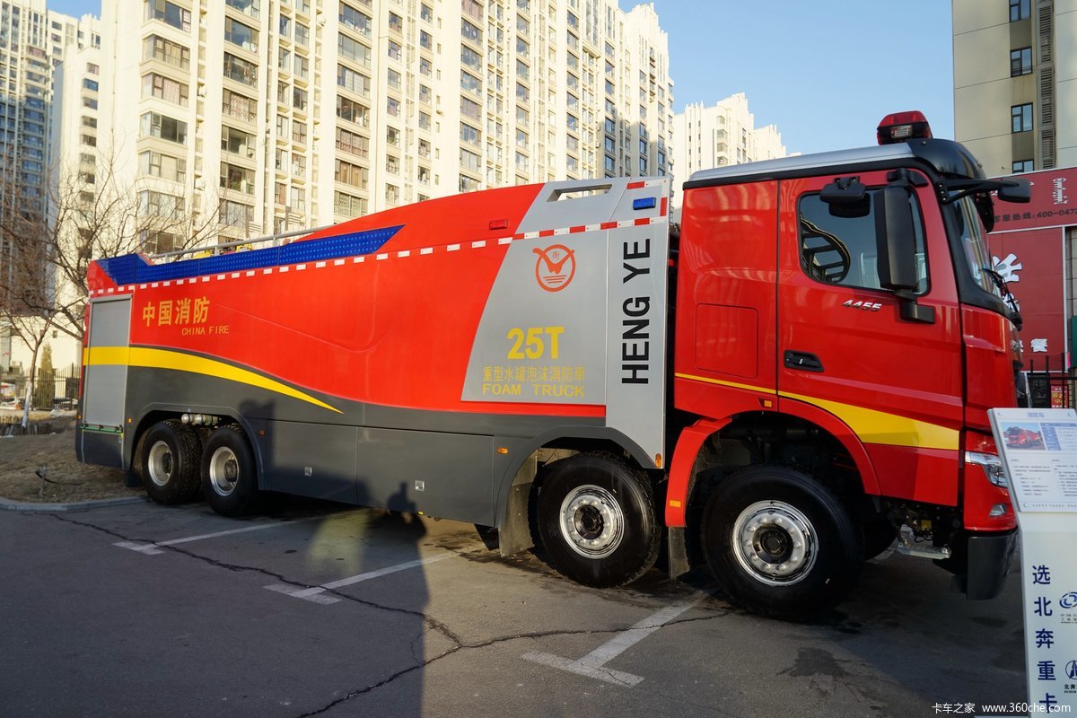 卡车图片>北奔重卡>北奔v3>北奔v3系列550马力8x4泡沫消防车(鲸象牌)