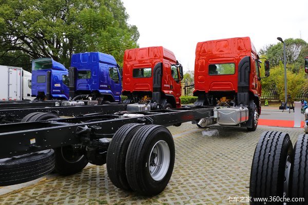 回馈客户乘龙H5载货车仅售17.40万