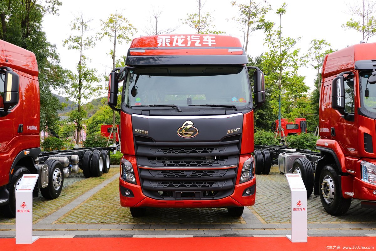 东风柳汽 乘龙H7重卡 330马力 6X2 9.7米厢式载货车