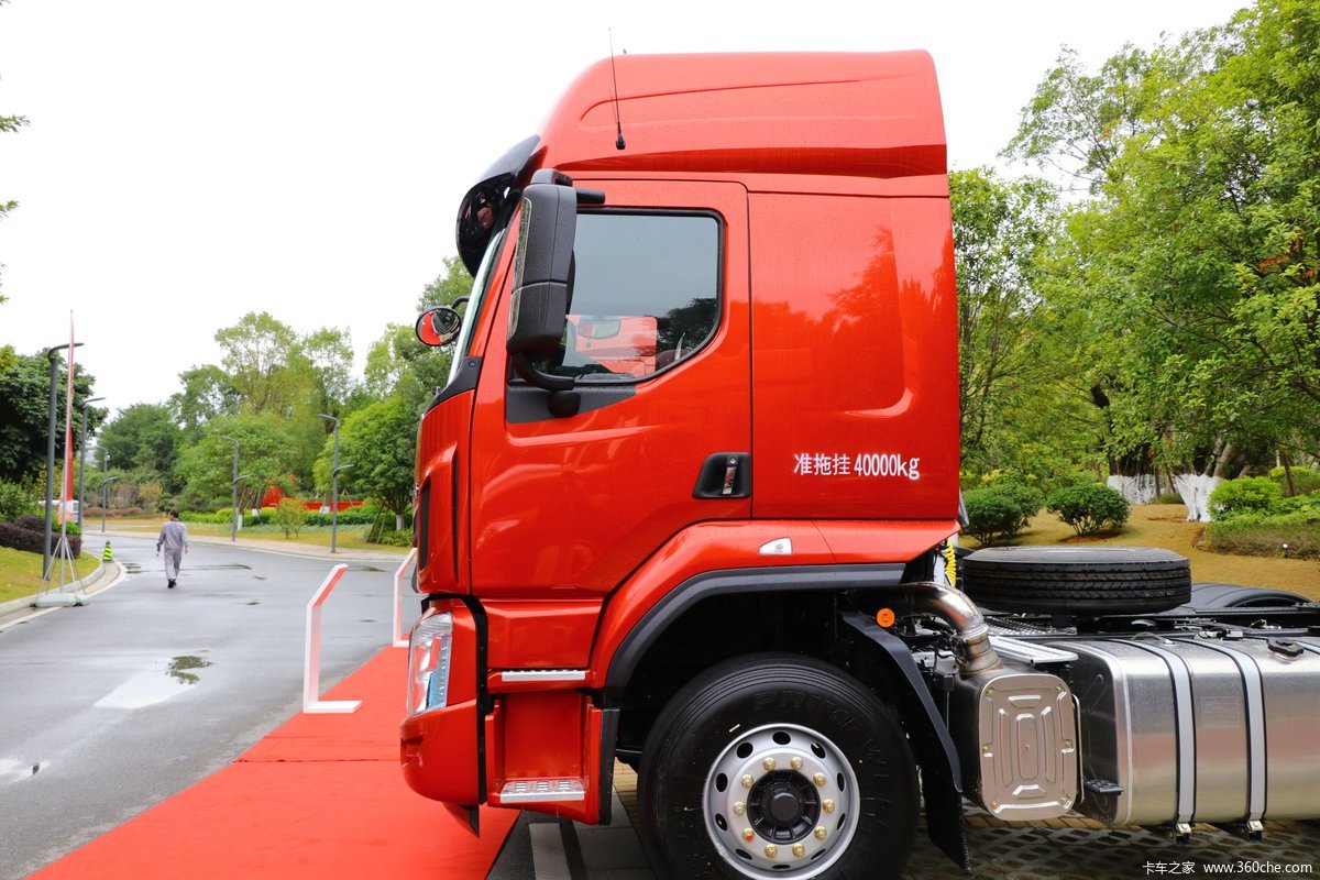 【图】东风柳汽 乘龙h5重卡 430马力 6x4牵引车(lz4251h5db)_实拍图片