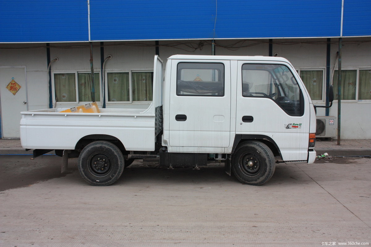 庆铃 五十铃100p 庆铃100p 95马力 3.2米双排栏板轻卡 外观