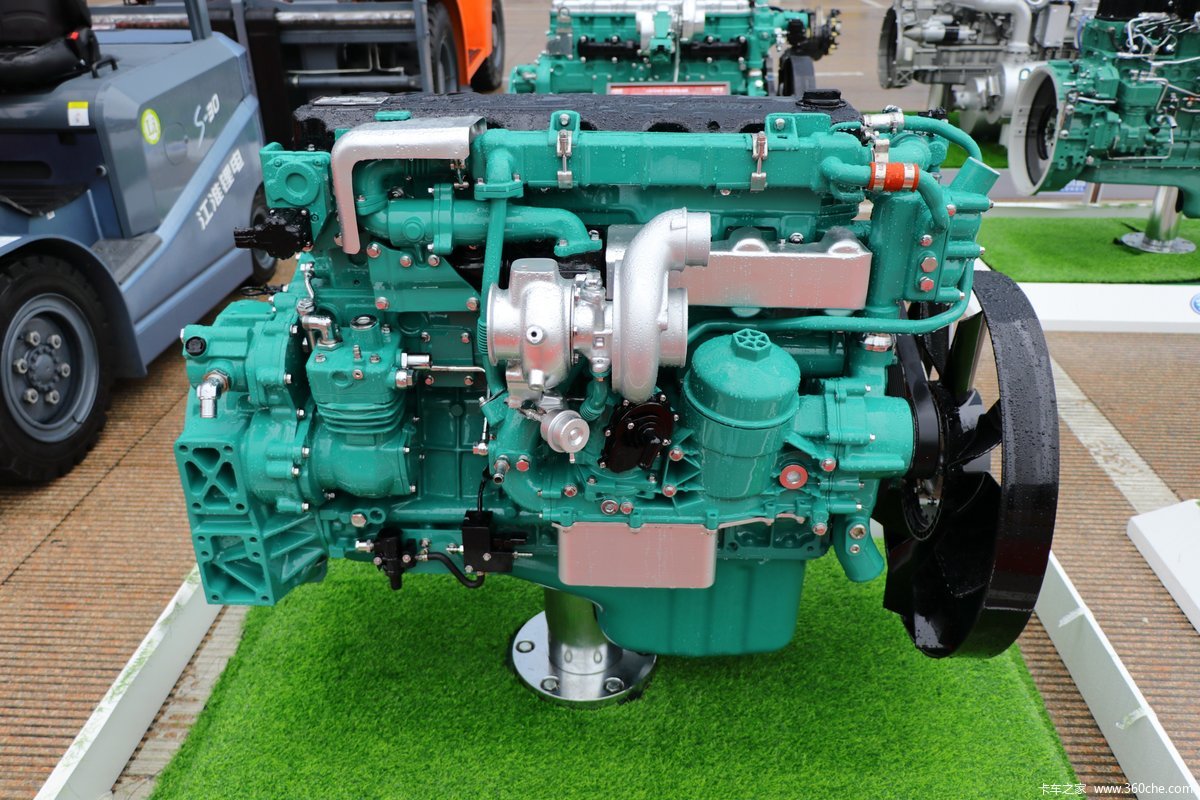 锡柴CA6DL6-36E6 360马力 8.6L 国六 柴油发动机