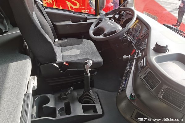 降价促销车型名称 上汽红岩 杰狮c500重卡 450马力 4x2牵引车 驱动