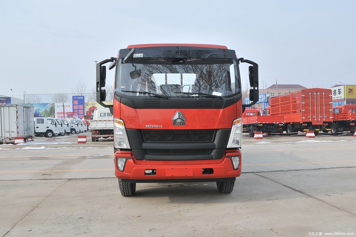 中国重汽HOWO G5X中卡 220马力 6.2米排半栏板载货车(国六)