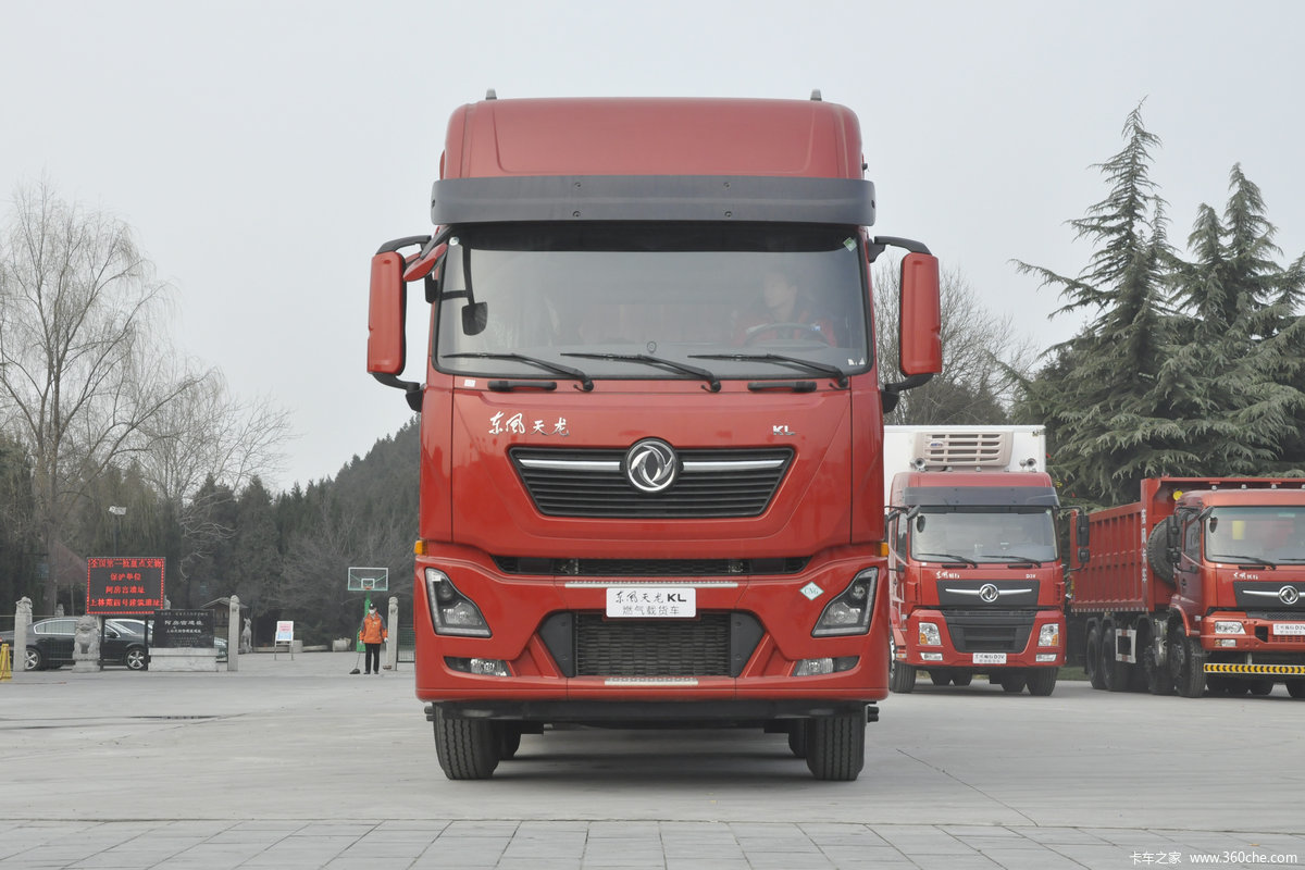 东风新疆 天龙KL燃气 380马力 8X4 9.4米LNG翼开启厢式载货车(中国重汽12挡)