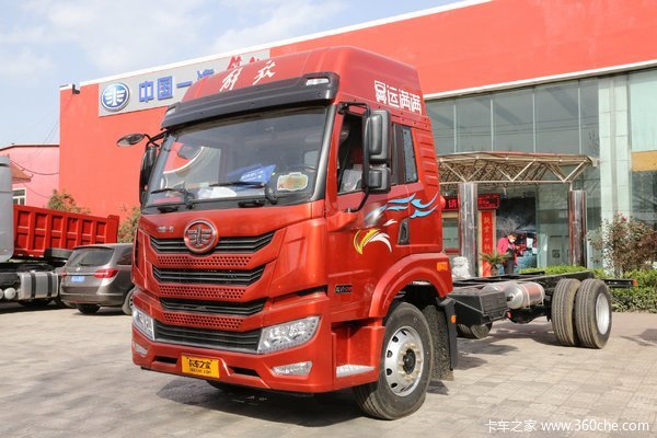 青岛解放 龙VH中卡 180马力 4X2 6.75米栏板载货车