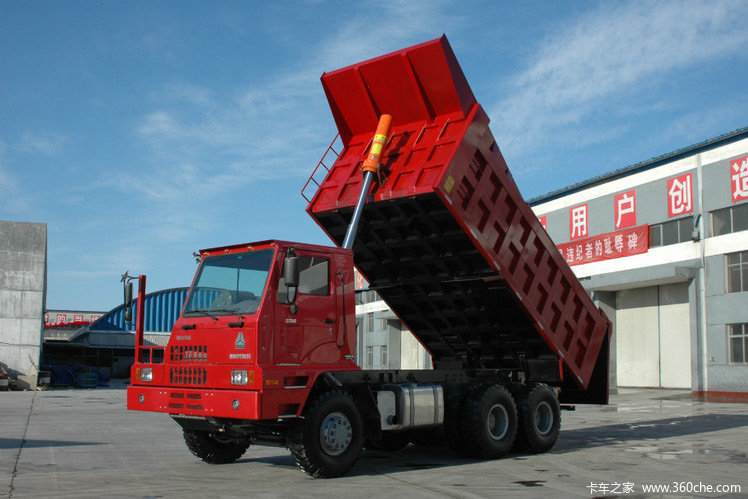 中国重汽 威泺 336马力 6X4 宽体矿用自卸车