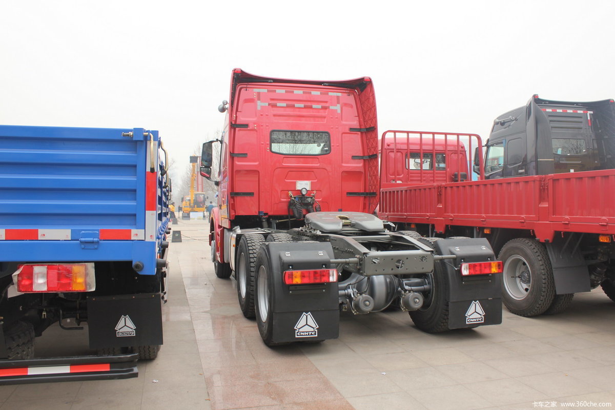 中国重汽 威泺重卡 336力 6x4 牵引车(长头高顶)(zz4259n394cc1b)