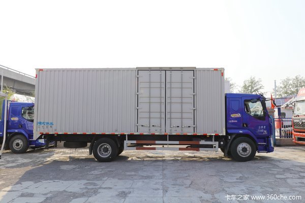 东风柳汽 新乘龙M3 240马力 4X2 6.8米仓栅式载货车(LZ5180CCYM3AC1)