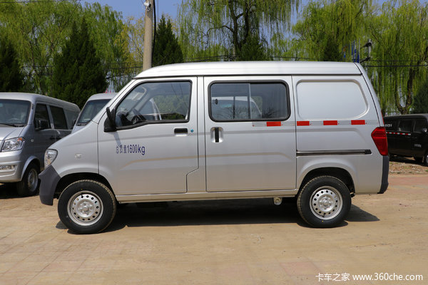 五菱之光封闭货车深圳市火热促销中让利高达02万
