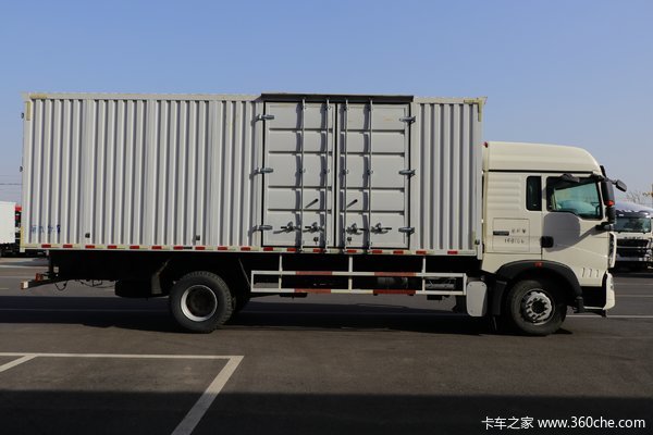 新到 中国重汽国六9.6米 载货车