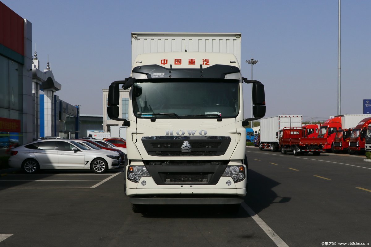 中国重汽 HOWO T5G重卡 310马力 6X2 9.52米厢式载货车(国六)