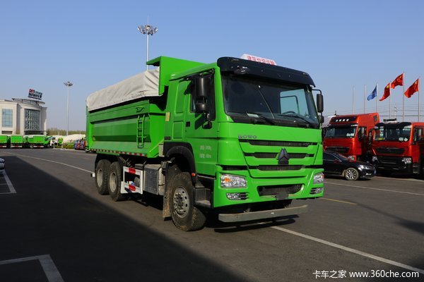 中国重汽 HOWO重卡 440马力 8X4 8.2米自卸车(ZZ