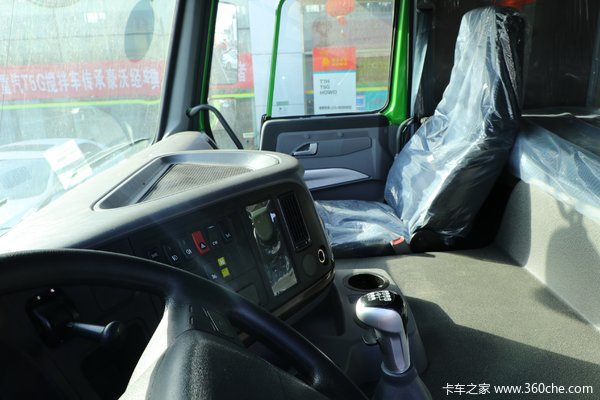 中国重汽 HOWO重卡 400马力 6X4 5.6米自卸车(国六