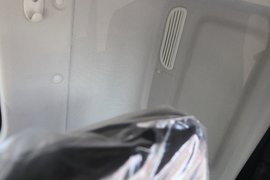 东风商用车底盘 清洗车驾驶室                                               图片