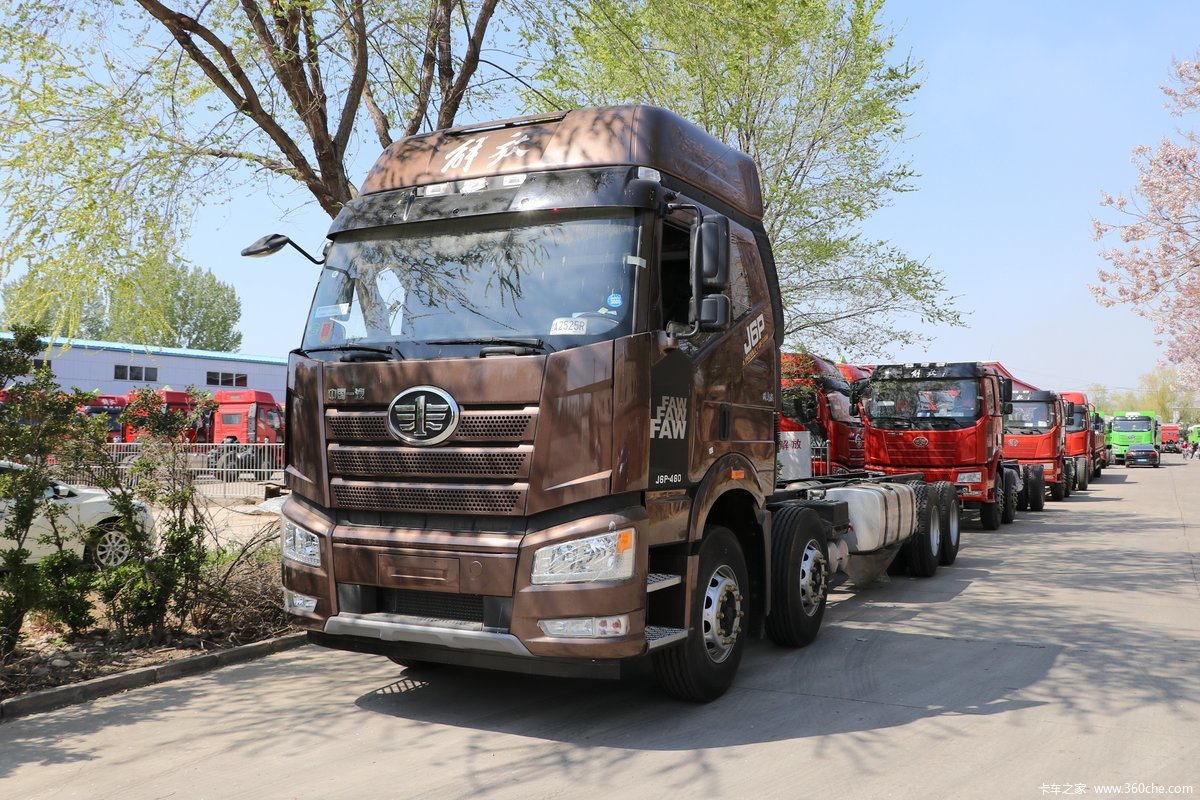 一汽解放 新J6P重卡 质惠版 460马力 8X4 9.4米栏板载货车(国六)