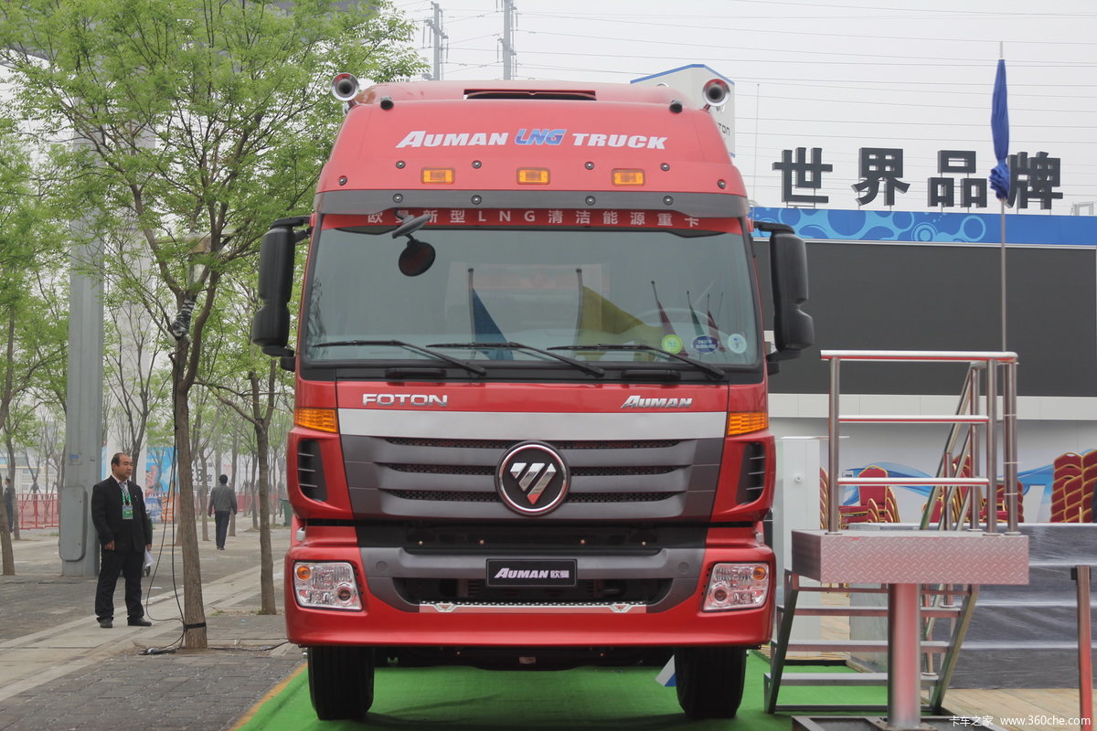 福田 欧曼ETX 9系重卡 重载型 375马力 6X4牵引车