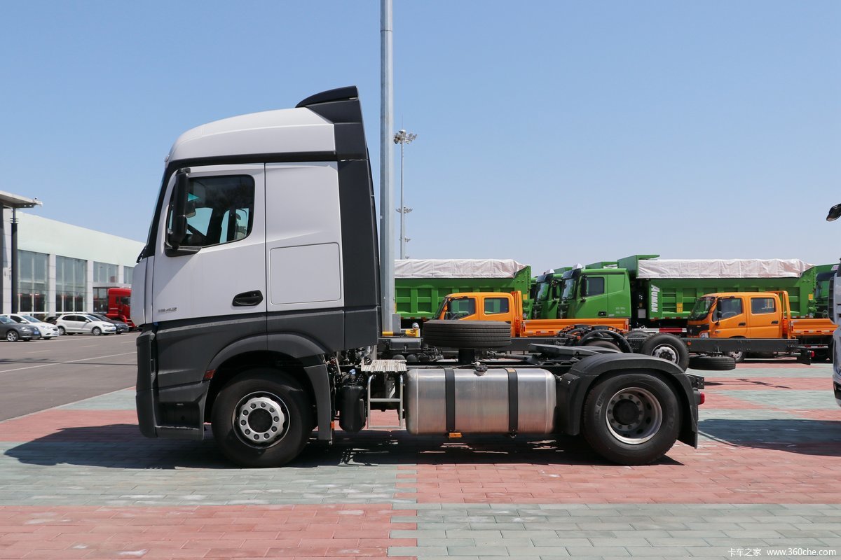 【图】奔驰 新actros重卡 420马力 4x2牵引车(型号1842ls)_实拍图片
