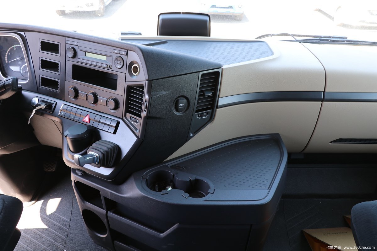 【图】奔驰 新actros重卡 420马力 4x2牵引车(型号1842ls)_实拍图片