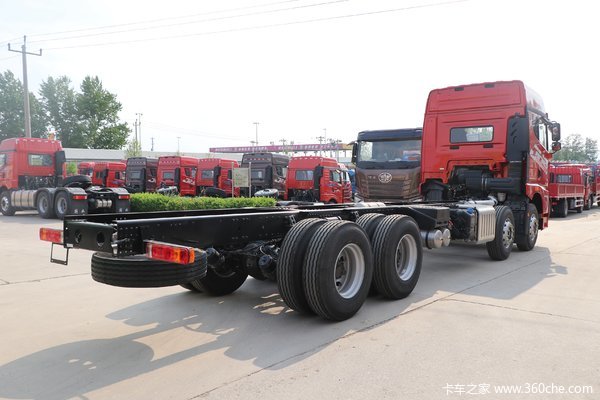 青岛解放上海瑞兆这个月刚到两台420马力后八车预定从速