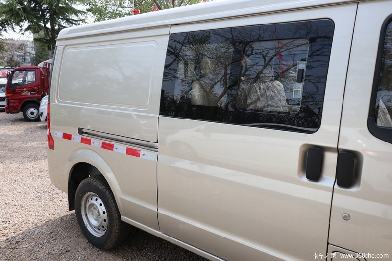 东风小康 c35 东风小康 c35 112马力 1.5l封闭厢式货车 外观