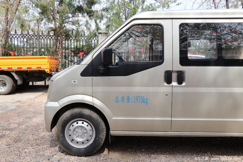 东风小康 c35 东风小康 c35 112马力 1.5l封闭厢式货车 外观