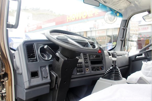 豪沃轻卡店庆两周年零利润销售直降一万