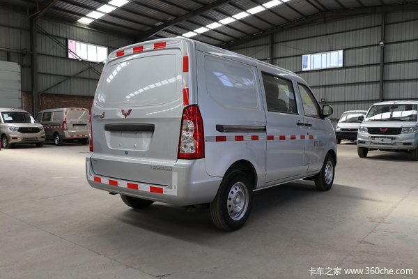 五菱荣光封闭货车深圳市火热促销中让利高达02万